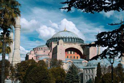 Вход в мечеть Айя-София в Стамбуле станет платным - snob.ru - Турция