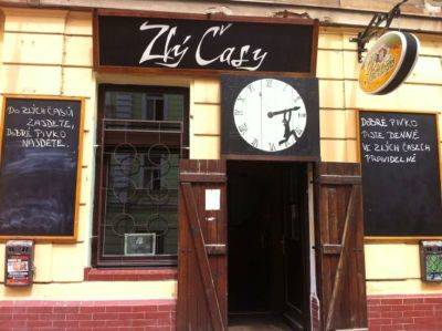 Где попробовать самое вкусное пиво в Праге - загляните в пивную "Тяжелые времена" - travelblog