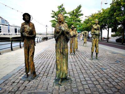 «Эмигранты. Голод» Самый страшный и реалистичный памятник в Дублине. - hamster-travel.ru - Сша - Ирландия