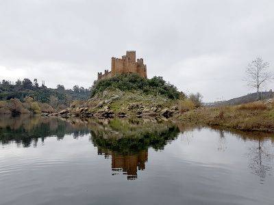 Португалия. Альмурол. Старый замок, занимающий целый остров... - hamster-travel.ru - Португалия