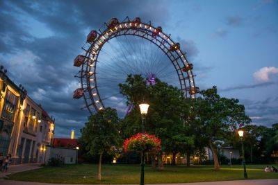 Парк Пратер в вечернее время суток - travel-stories.ru - Австрия