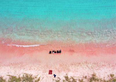 Розовые, зеленые, красные: 12 разноцветных пляжей мира - gloss.ee - Греция - Индонезия - Эстония