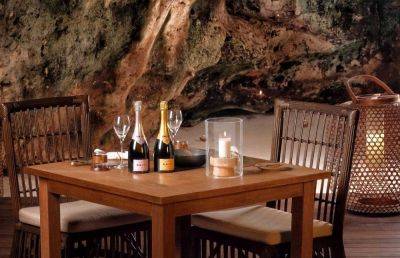 Ужин на скале или в пещере: три уникальных ресторана на Бали - gloss.ee - Эстония