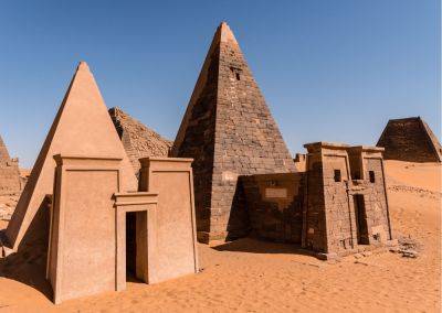 Не только в Египте: 10 стран, где можно увидеть пирамиды (даже в Европе) - gloss.ee - Египет - Эстония - Мексика