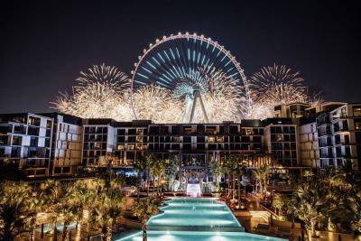 Где встречать Новый год в 2025: от Дубая до Мальдив — лучшие отели мира - gloss.ee - Турция - Азербайджан - Мальдивы - Эстония - Дубай