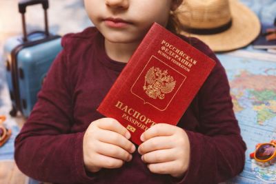 Каждому ребёнку — отдельный загранпаспорт: новые правила в России - tourweek.ru - Сша - Канада - Англия - Япония - Россия - Таиланд - Эмираты